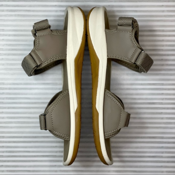 NEW! Eddie Bauer Sandals - Picture 3 of 6